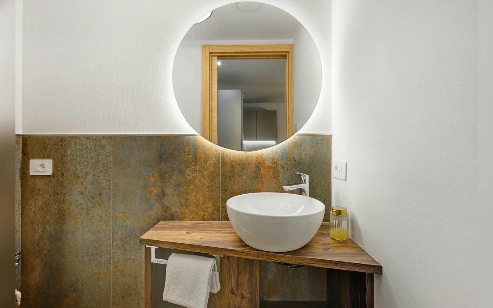 Camera con bagno privato — Rostrini family home retrait, cavalese (foto 28)